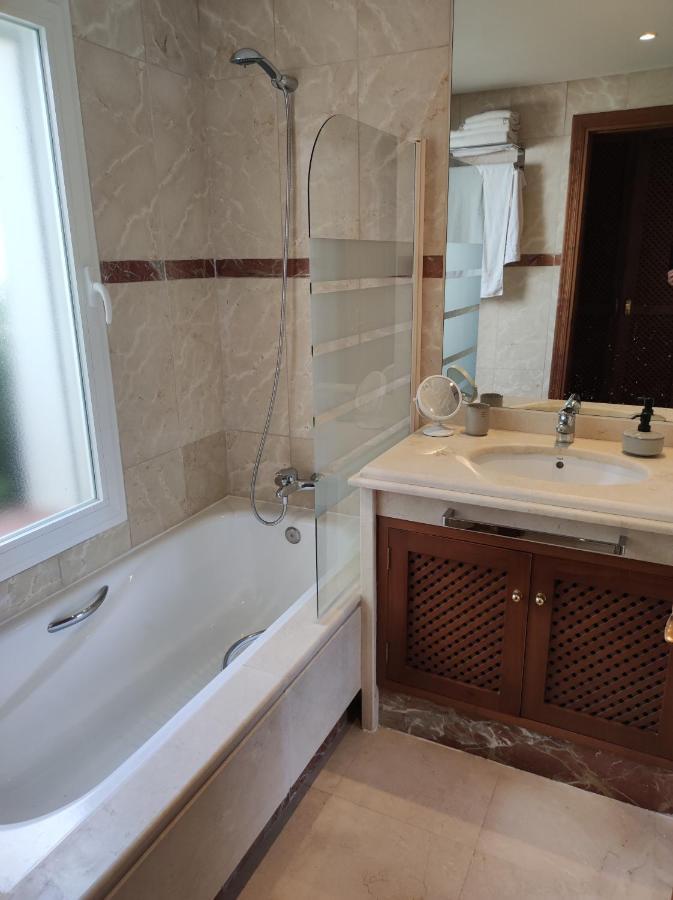 Costalita On The Beach - 3 Bedroom Cosy Apartment Estepona Dış mekan fotoğraf